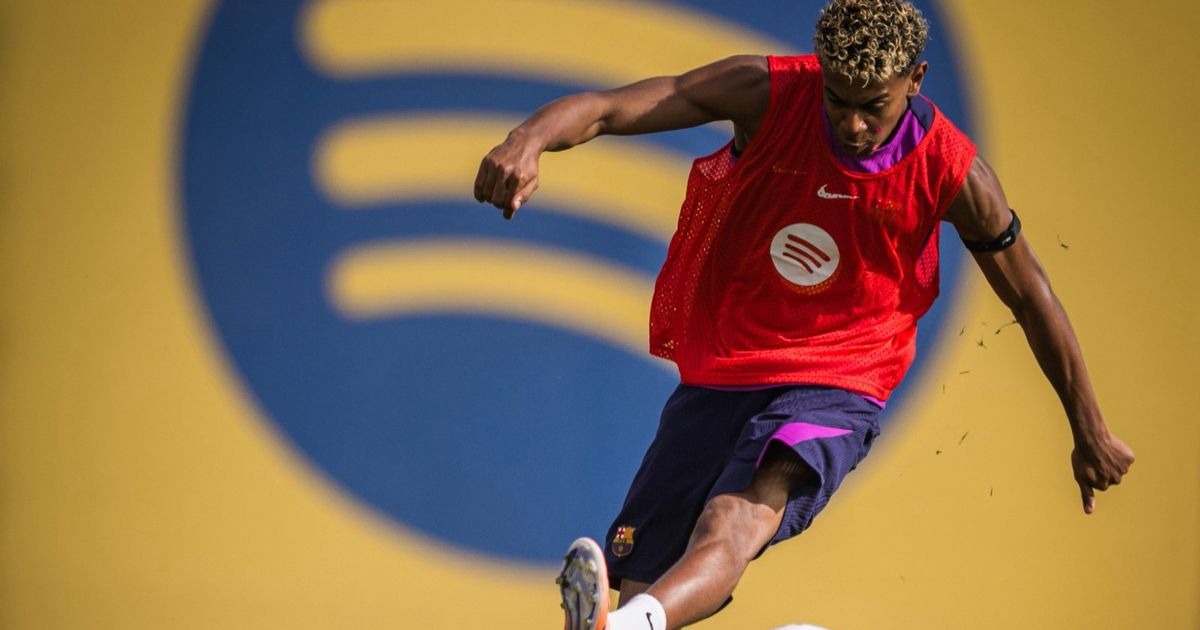 لامين يامال يقود تشكيلة برشلونة ضد إلتشي وكاسادو يعوض بيدري