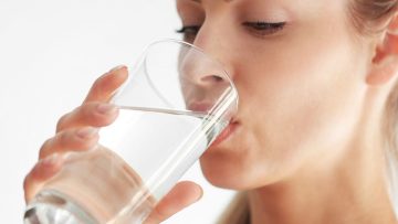 شرب الماء على معدة فارغة يحقق 11 تأثيرًا إيجابيًا حتميًا