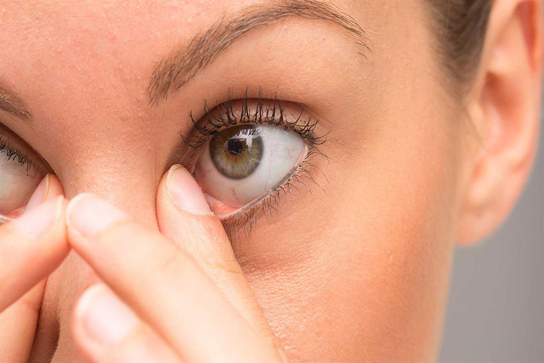 3 خطوات لعلاج العين عند دخول جسم غريب