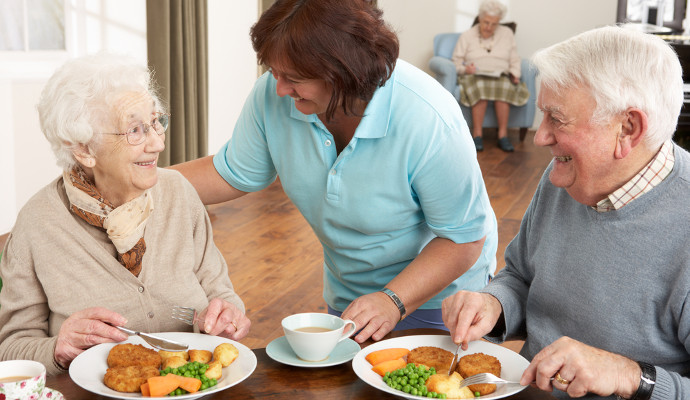 خطأ شائع في وجبات كبار السن يؤثر على صحتهم