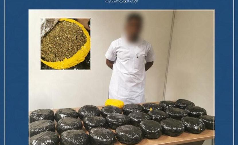 جمارك مطار صلالة تحبط محاولة تهريب مواد مخدرة