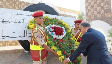 في الذكرى الـ51 أكتوبر.. محافظ المنيا يضع إكليلا من الزهور على النصب التذكاري للشهداء