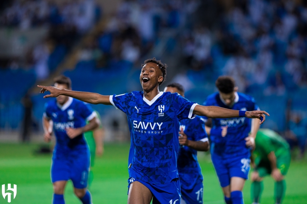 الهلال يتلذذ بتمزيق شباك المنافسين