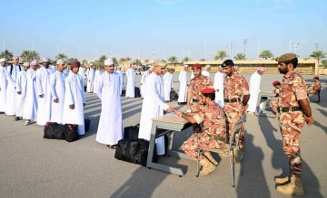 تعيين دفعتين جديدتين من المواطنين في “الجيش السلطاني” و”سلاح الجو”