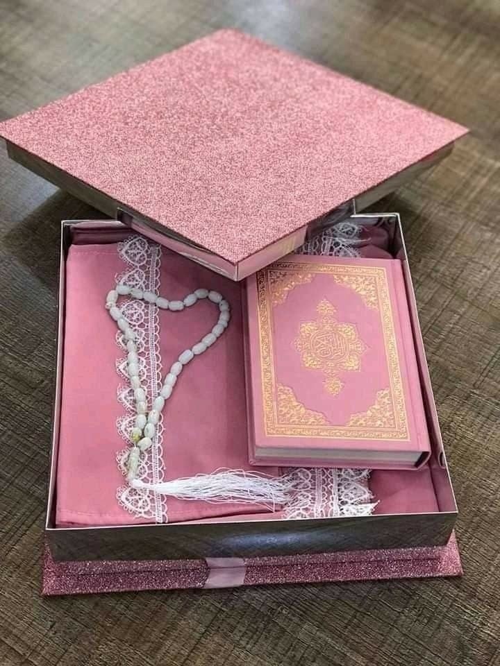 مصحف وسبحة مصحف وسبحة
