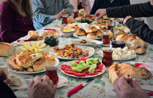 إتيكيت الإفطار في رمضان إتيكيت الإفطار في رمضان