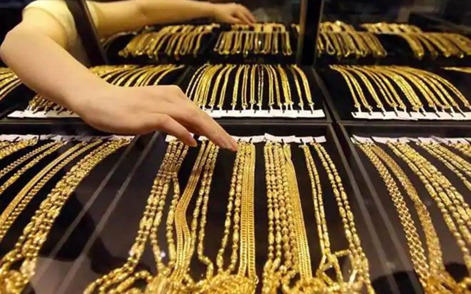 مفاجأة بشأن أسعار الذهب الفترة القادمة تكشفها خبيرة إقتصادية 2 الذهب كملاذ آمن للمستثمرين