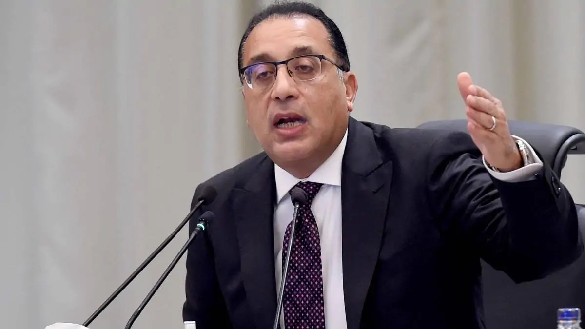 الحكومة تكشف مصير الموظفين والعمال