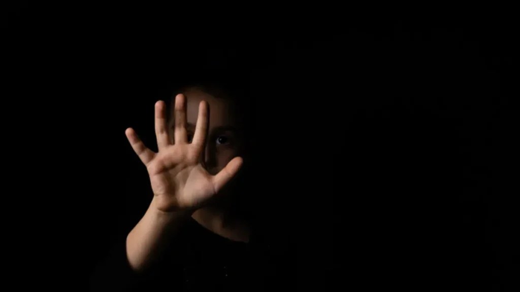برلماني يكشف تفاصيل اعتداء غفير على الطفلة مريم بفعل مشين في إحدي المدارس 3 اعتداء غفير على الطفلة مريم