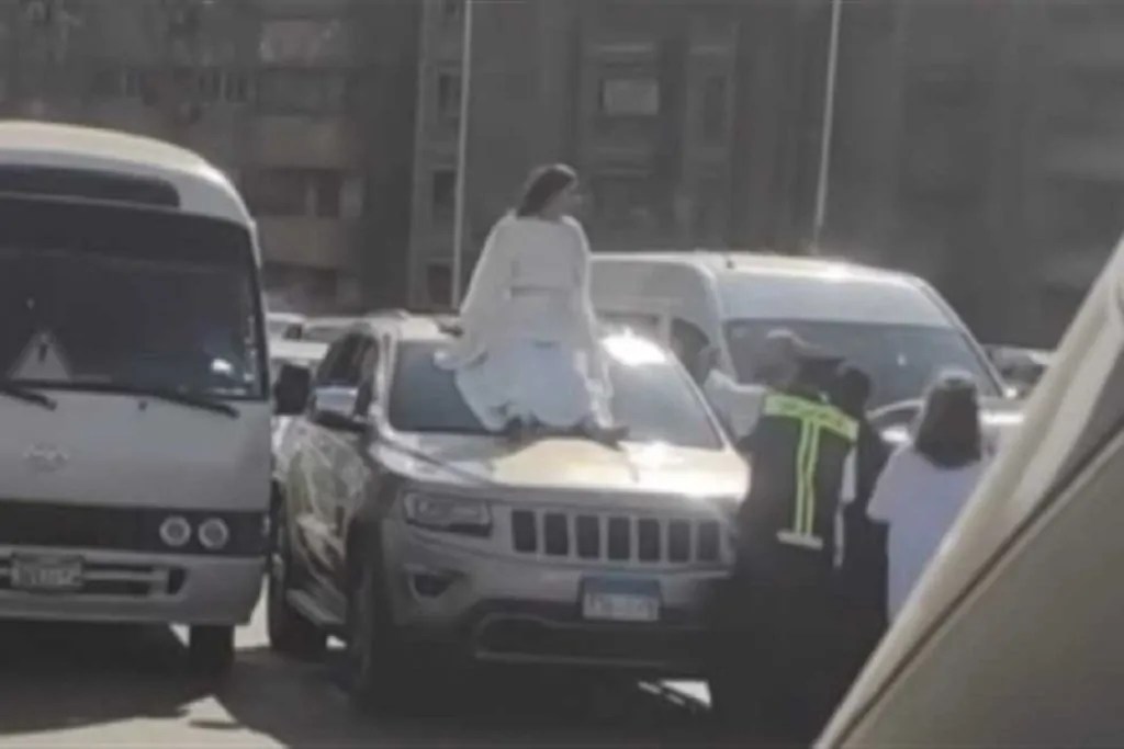 القبض على فتاة اليوجا فيديو غريب يثير الجدل اعرف العقوبة المتوقعة بعد تعطيلها حركة المرور 3 فتاة اليوجا