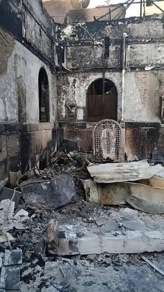 بالصور خسائر فادحة بحريق كنيسة مارجرجس بقنا وسقوط سقفها 3 حريق كنيسة مارجرجس