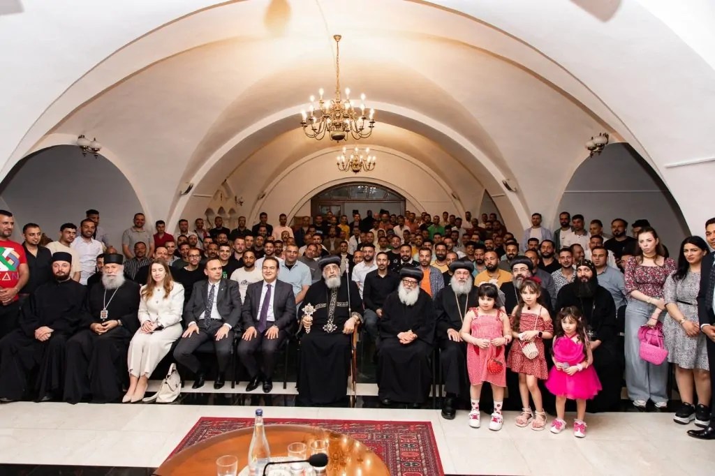 بالصور البابا تواضروس الثاني يلتقي مع أبناء الكنيسة القبطية في صربيا 5 البابا تواضروس الثاني