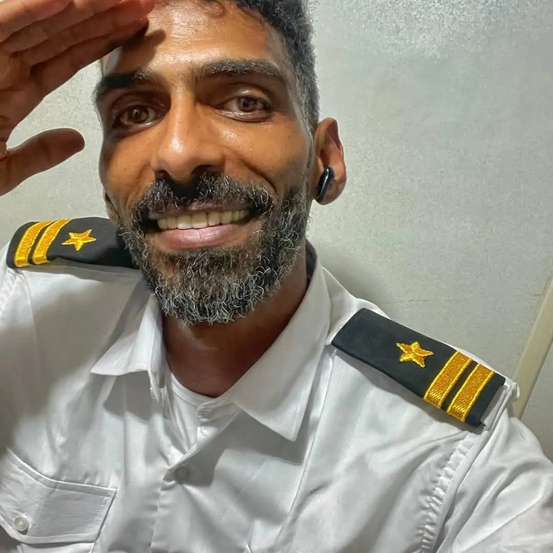 الوقت ينفذ 7 بحارة مصريين يوجهون نداءات إستغاثة من عرض البحر مالقصة 3 مناشدة من بحارة مصريين للسلطات المصرية