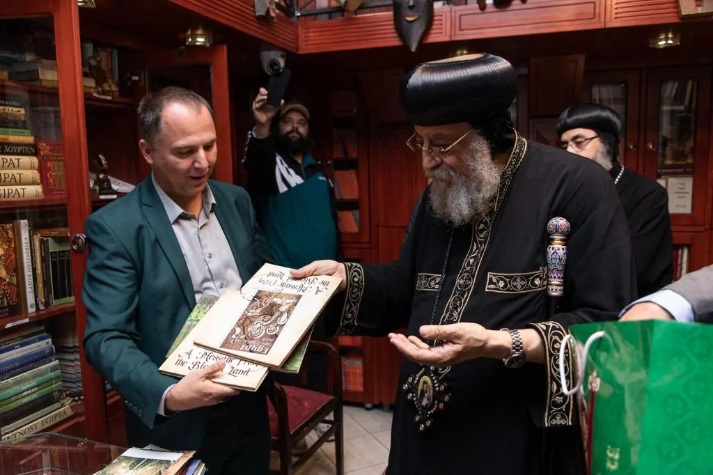 بالصور البابا تواضروس الثاني يفتتح معرض الأديرة القبطية والأقباط خلال زيارته لمتحف أدليجات في بلجراد 4 البابا تواضروس الثاني