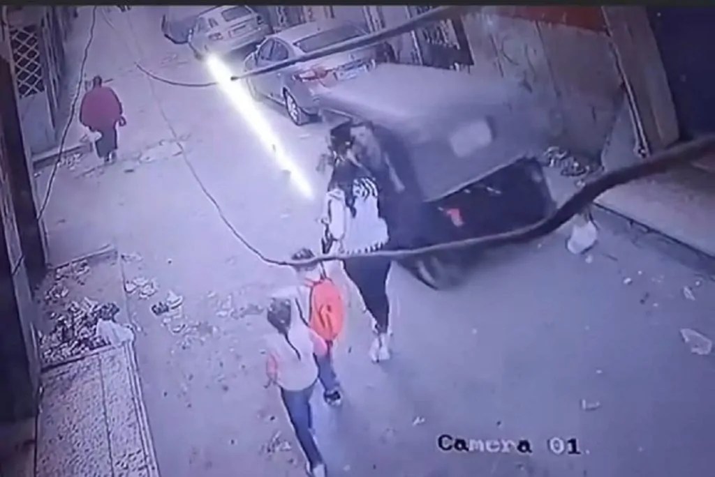 تفاصيل مثيرة حول فيديو خطـف طفل من يد والدته داخل توك توك خلاف بين الأب والأم 4 خطـف طفل من يد والدته