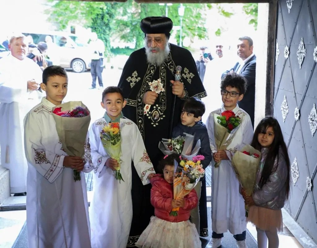 بالصور البابا تواضروس الثاني يصلي قداس عيد مارمرقس في دولة التشيك 3 البابا تواضروس الثاني