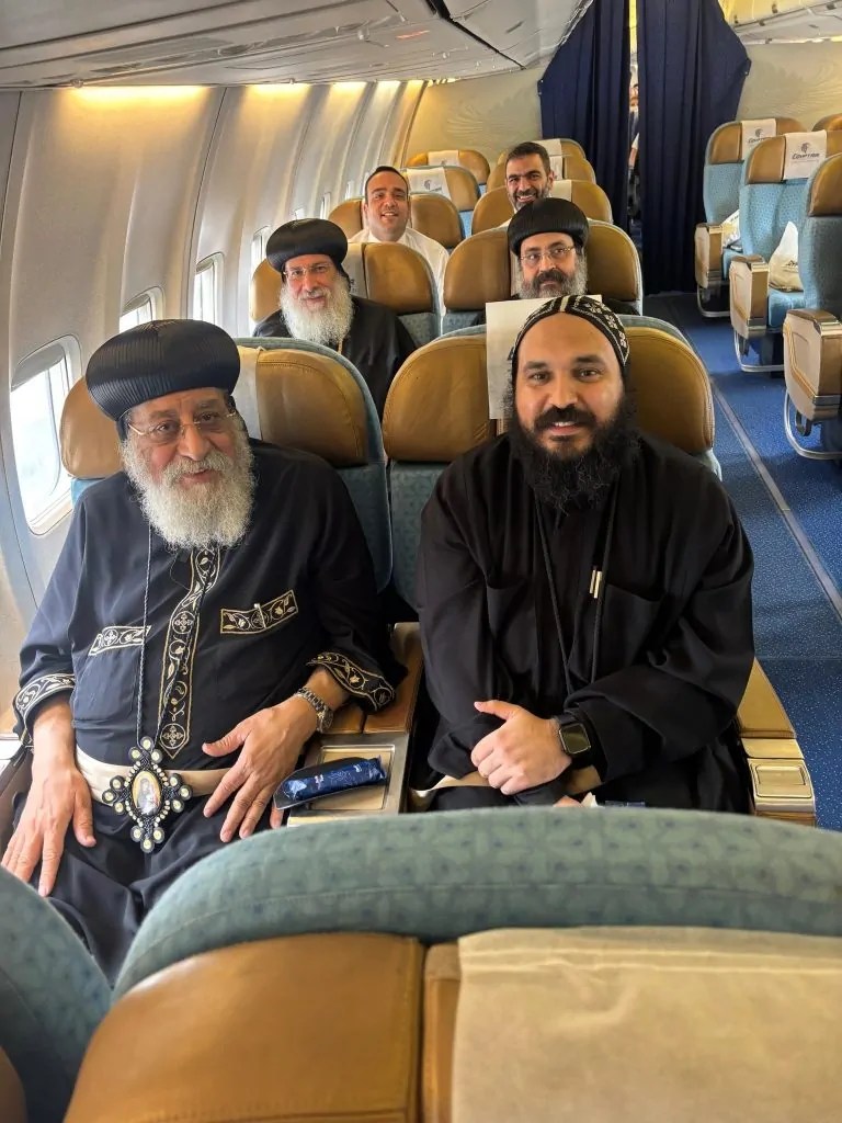 بالصور البابا تواضروس الثاني يعود إلى أرض الوطن بعد انتهاء جولته الرعوية 3 البابا تواضروس الثاني