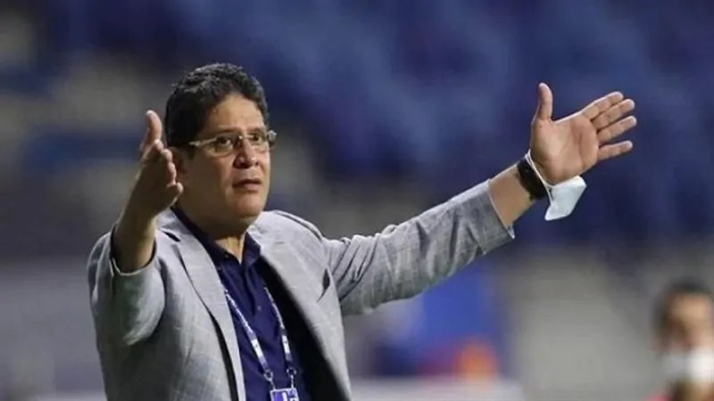 تفاصيل ما حدث بين إجتماع أيمن الرمادي مع نجوم الزمالك بعد التعادل مع سيراميكا 3 أيمن الرمادي