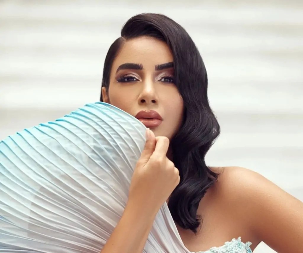 تفاصيل خلاف الفنانة جوري بكر وطليقها بدأت بتشابك الأيدي وانتهت بإشعار تسليم الحضانة 4 الفنانة جوري بكر