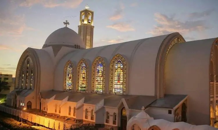 موعد احتفال الكنيسة الأرثوذكسية بعيد الصعود 2025 4 القداسات والوصية الكبرى في الكنيسة