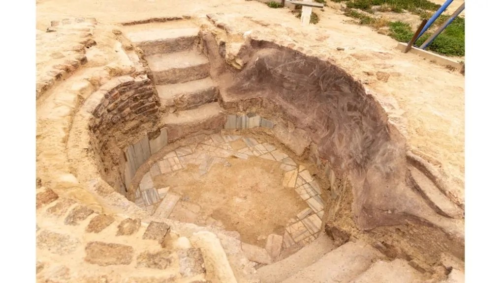 بالصور البابا تواضروس الثاني بحضور وزير السياحة و مدير مكتب اليونيسكو والآثار يتفقد منطقة أبومينا الأثرية 3 البابا تواضروس الثاني يتفقد منطقة أبومينا الأثرية