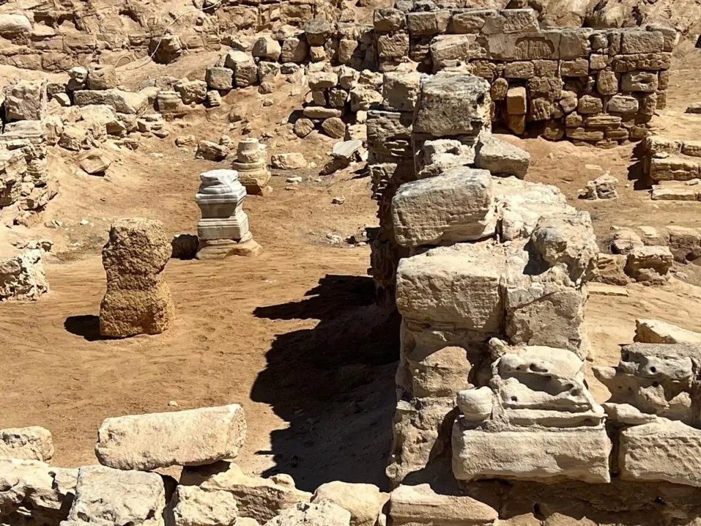 بالصور البابا تواضروس الثاني بحضور وزير السياحة و مدير مكتب اليونيسكو والآثار يتفقد منطقة أبومينا الأثرية 4 البابا تواضروس الثاني يتفقد منطقة أبومينا الأثرية