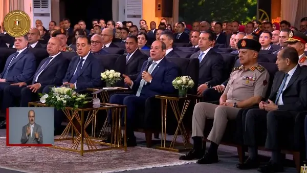 الرئيس السيسي خلال انطلاق موسم حصاد القمح الأراضي الجديدة توفر فرص عمل لـ600 ألف أسرة وراتب 7 آلاف جنيه 4 الرئيس السيسي