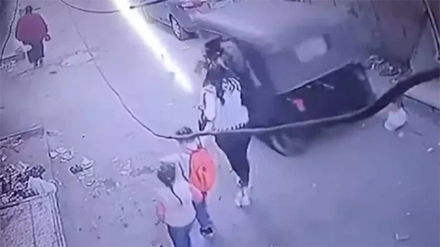 النيابة العامة تصدر بيان عاجل بشأن واقعة خطف طفل من يد والدته في الشارع و نشر فيديو بما حدث 3 واقعة خطف طفل من يد والدته