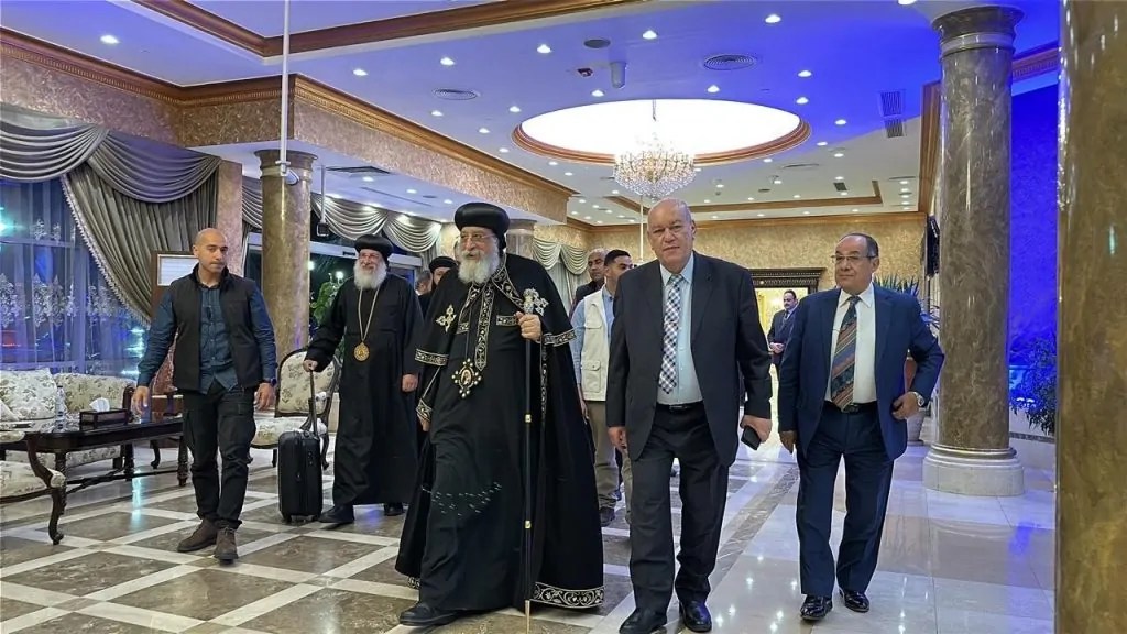 بالصور البابا تواضروس الثاني يعود إلى أرض الوطن بعد انتهاء جولته الرعوية 2 البابا تواضروس الثاني