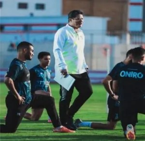 تفاصيل ما حدث بين إجتماع أيمن الرمادي مع نجوم الزمالك بعد التعادل مع سيراميكا 2 أيمن الرمادي
