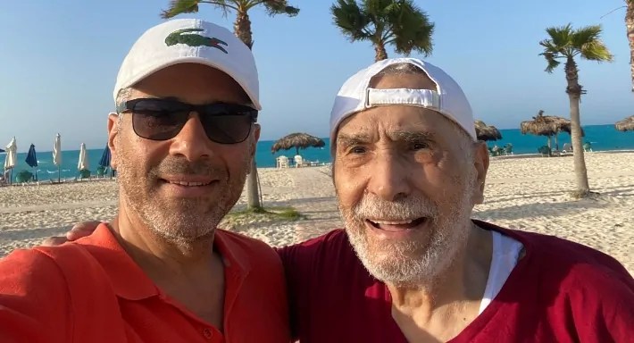 رئيس الوزراء يعتذر لعبد الرحمن أبو زهرة كرامة كبار السن خط أحمر 4 الفنان عبد الرحمن أبو زهرة