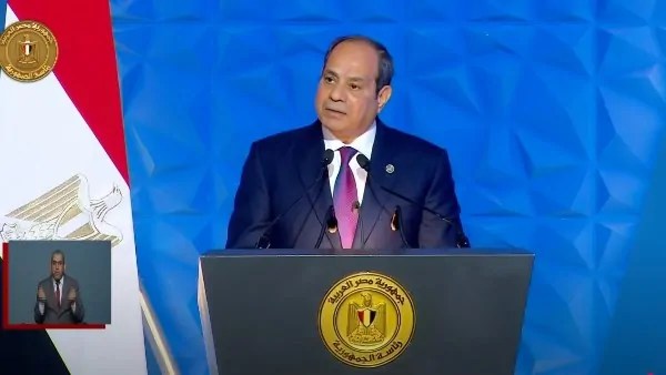 في عيد العمال الرئيس السيسي يصدر قانون العمل الجديد ويوجه الحكومة بـ 5 قرارات هامة 4 رسائل دعم وتقدير من الرئيس السيسي