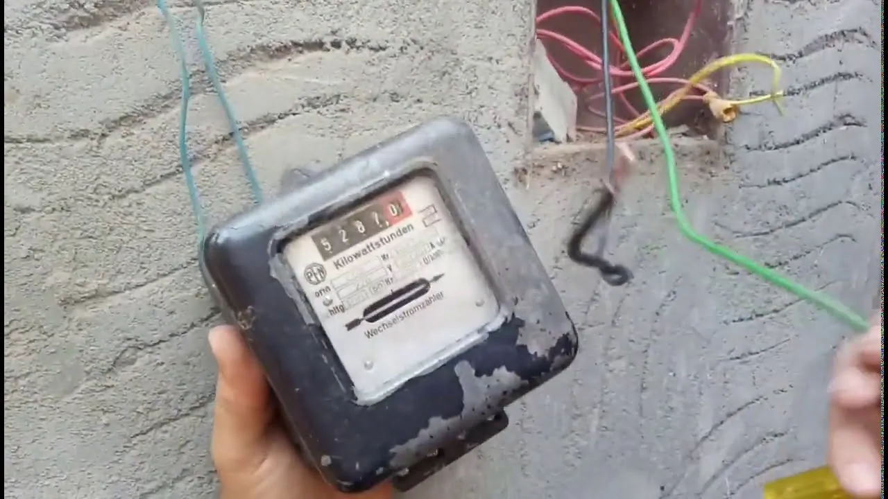 تعرف على عيوب ومميزات عداد الكهرباء الميكانيكي وما هي شروط استبداله بآخر مسبق الدفع 3 عدادات الكهرباء القديمة