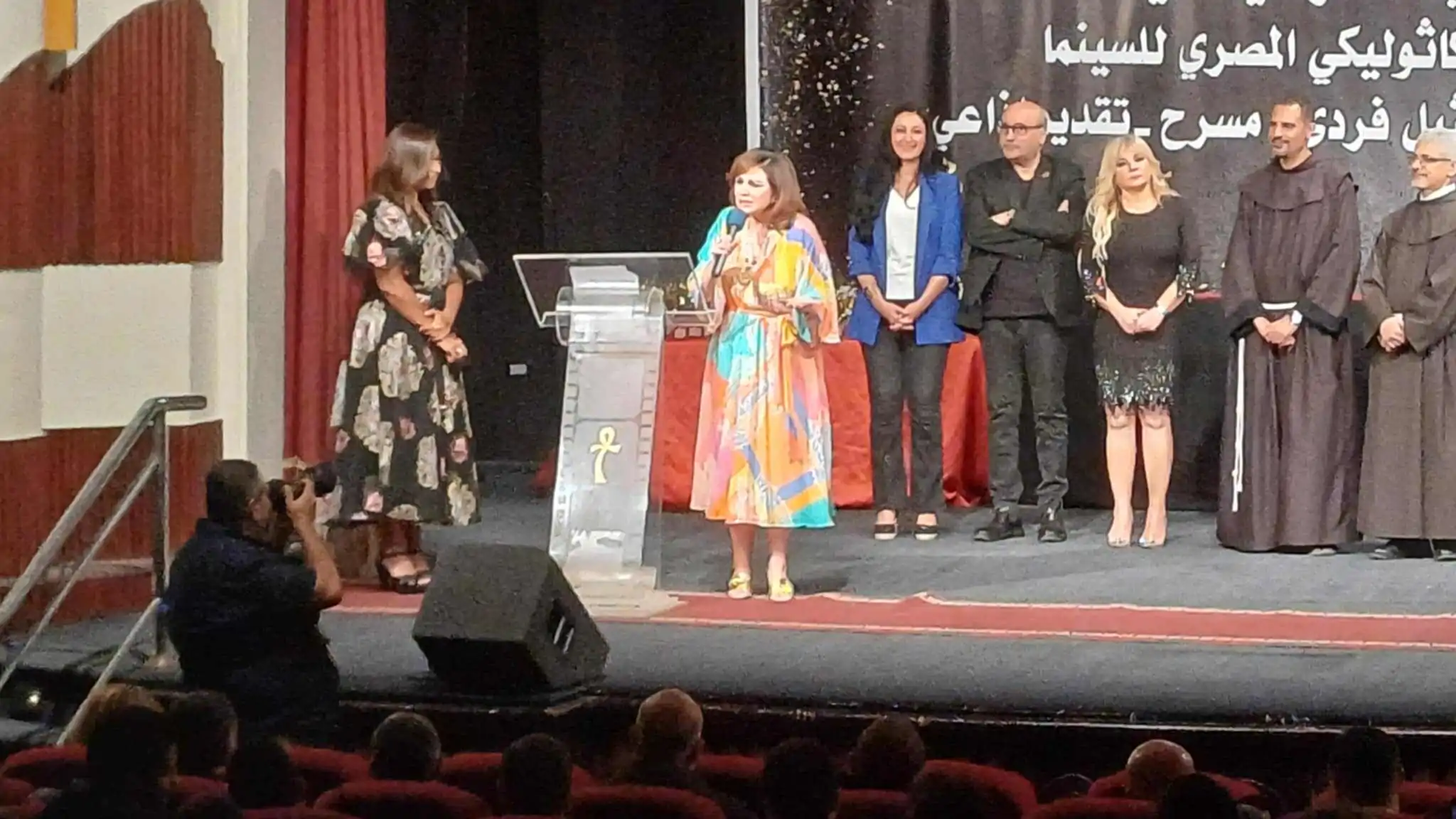 بالصور أول ظهور لـ إلهام شاهين بعد عودتها من العراق في المركز الكاثوليكي للسينما 3 المركز الكاثوليكي للسينما