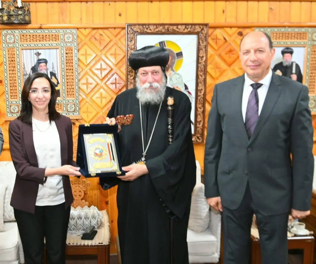 زيارة الدكتورة جاكلين عازر لتهنئة الأنبا إيلاريون