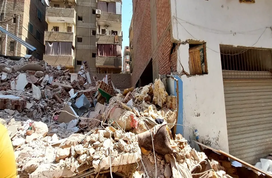 انتهاء عمليات البحث تحت أنقاض عقار السيدة زينب بعد انتشال 8 ضحايا 4 عقار السيدة زينب المنهار