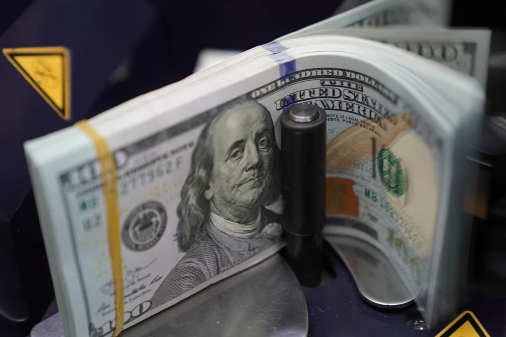 ارتفاع سعر الدولار اليوم 18يونيو2025 خلال منتصف التعاملات 2 الدولار الأميركي يتلقى صفعة