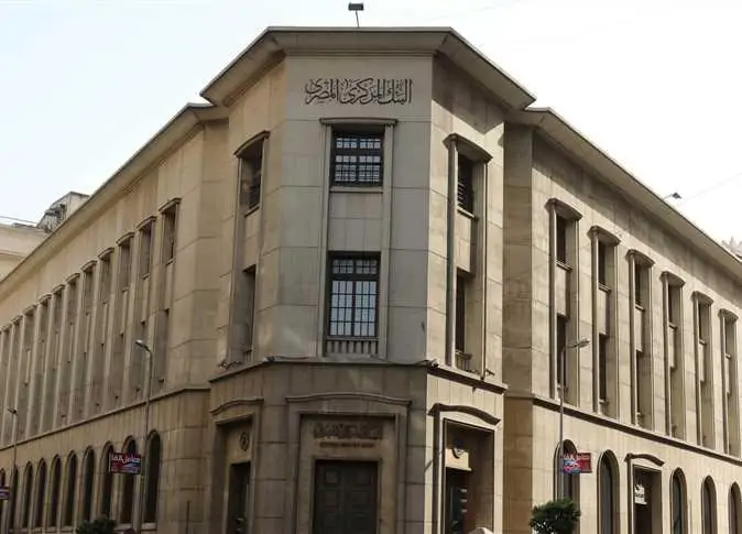 رئيس الحكومة يعلن البنك المركزي المصري لن يخفض الفايدة إلا بهذا الشرط 2 الأسباب وراء قرار المركزي المصري بتثبيت الفائدة