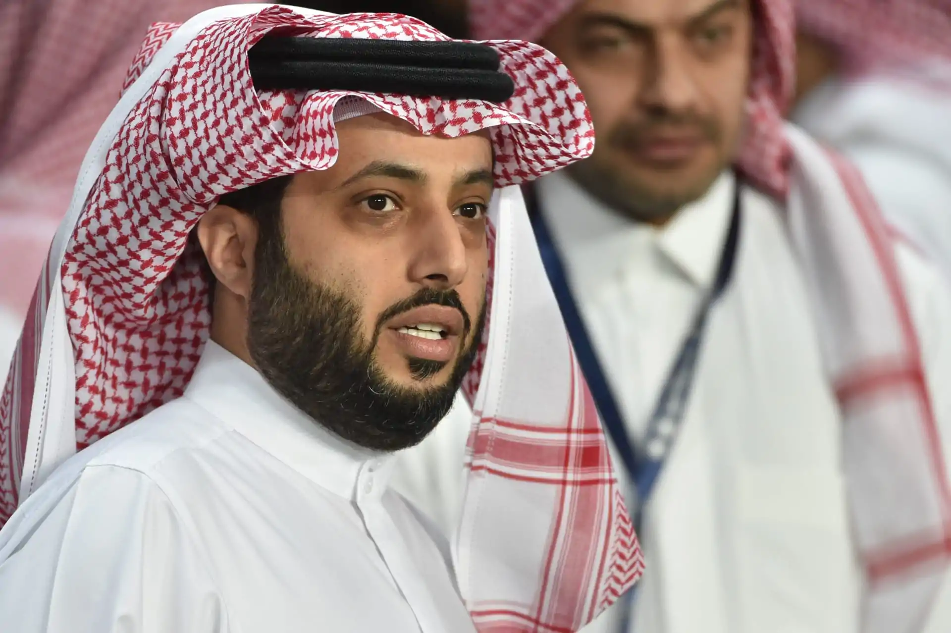 زيارة مفاجئة تُسعد الجماهير تركي آل الشيخ في منزل الزعيم عادل إمام ويكشف تفاصيل حالته الصحية 2 تركي آل الشيخ