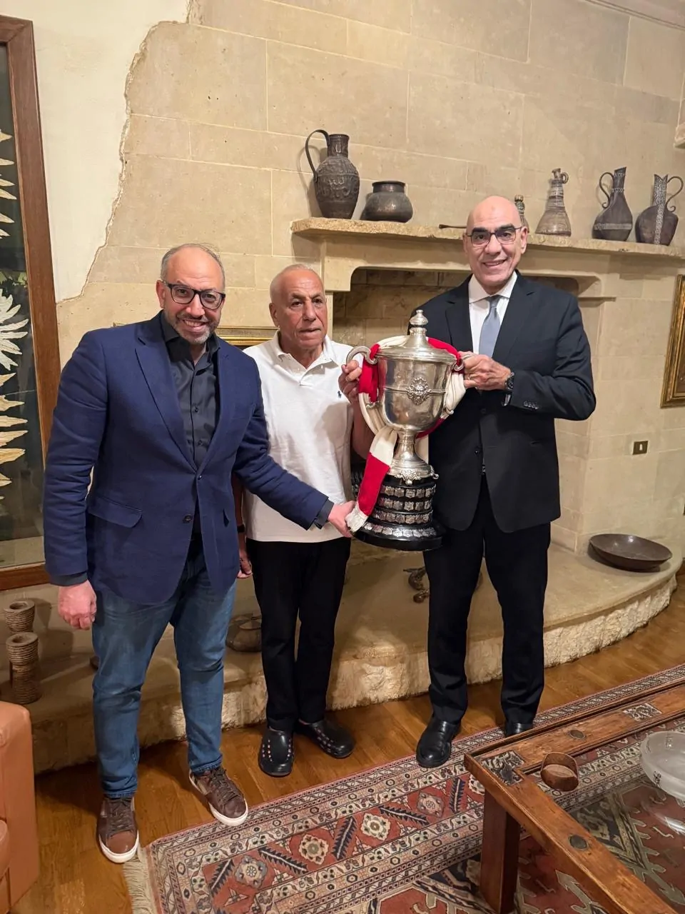 سر غياب حسين لبيب عن مباراة الزمالك واحتفاله بكأس مصر في منزله 2 زيارة لـ حسين لبيب