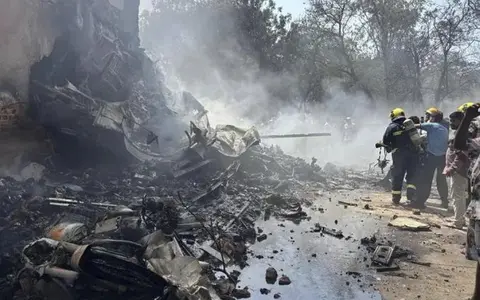 ظهور الناجي الوحيد من واقعة الطائرة الهندية المنكوبة في فيديو يثير الجدل 3 تحطم الطائرة الهندية