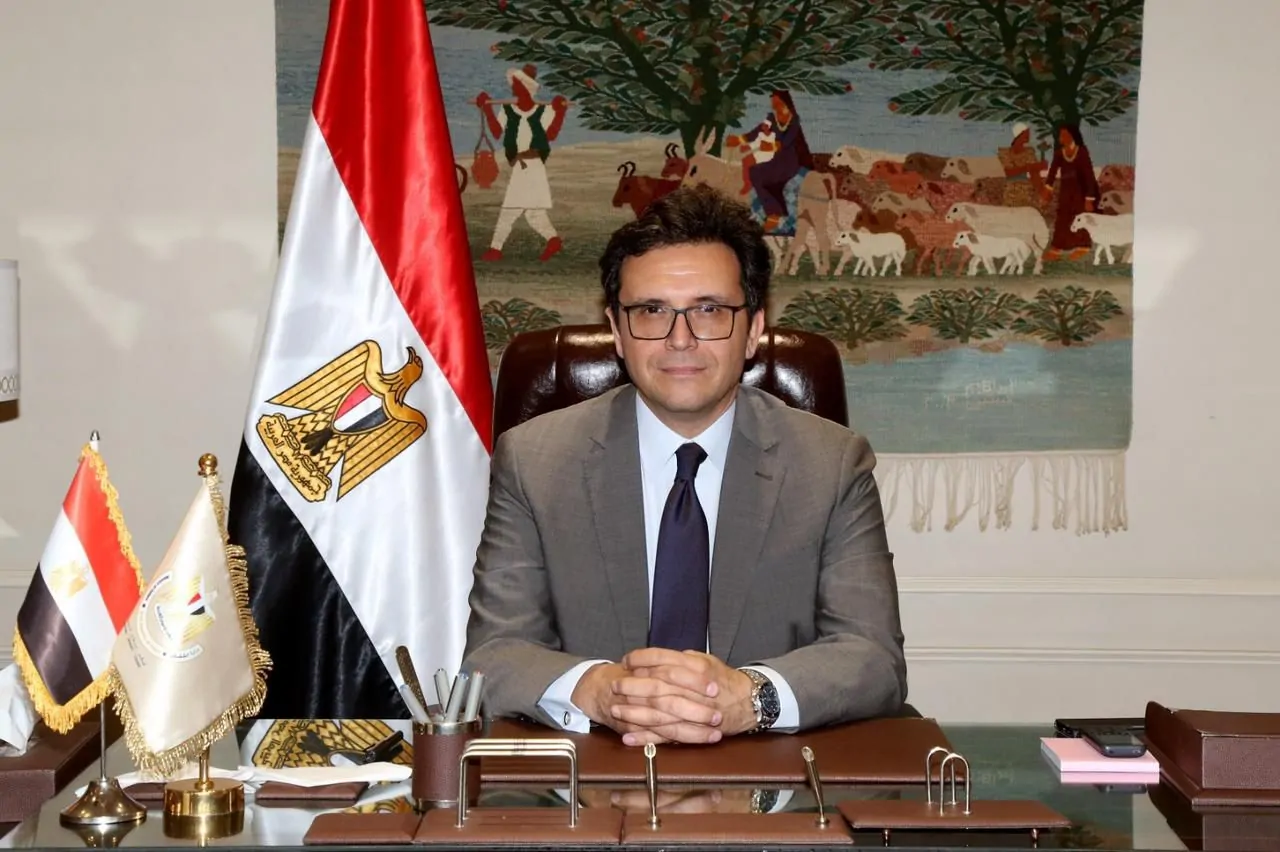 مشادة كلامية بين نجل سميحة أيوب ووزير الثقافة في الجنازة أحرجه أمام الجميع 2 وزير الثقافة