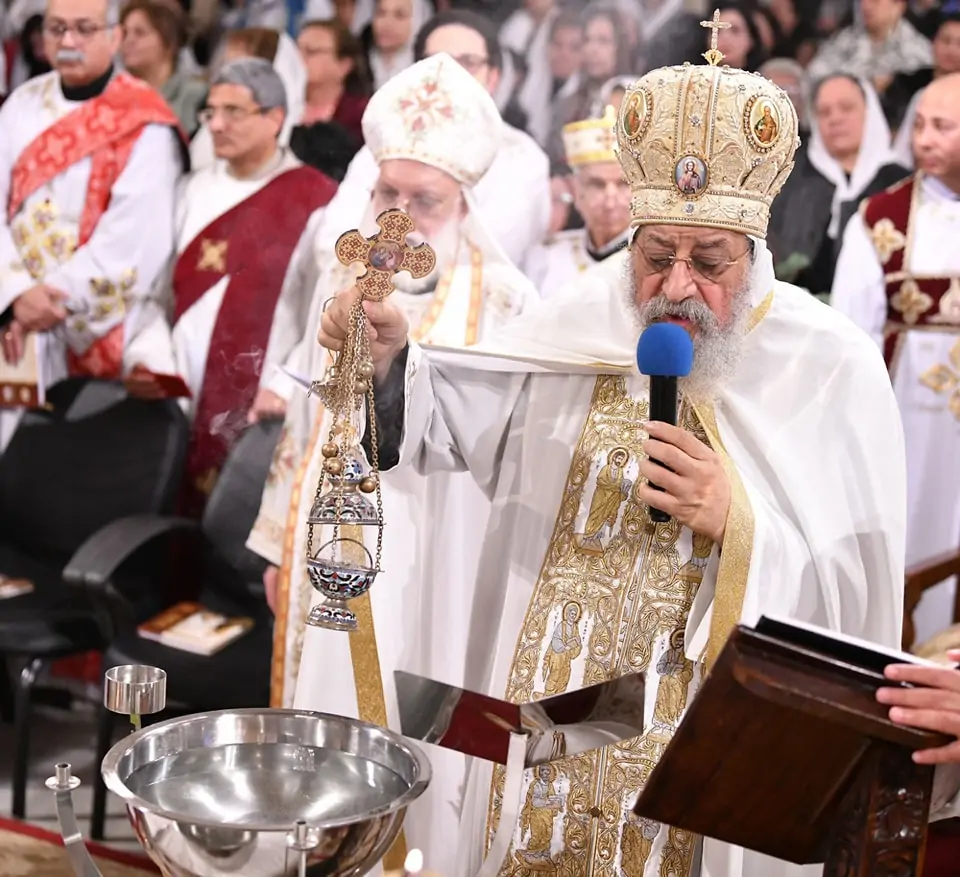 موعد إحتفال الكنيسة القبطية بعشية عيد الرسل 3 طقس اللقان في الكنيسة القبطية
