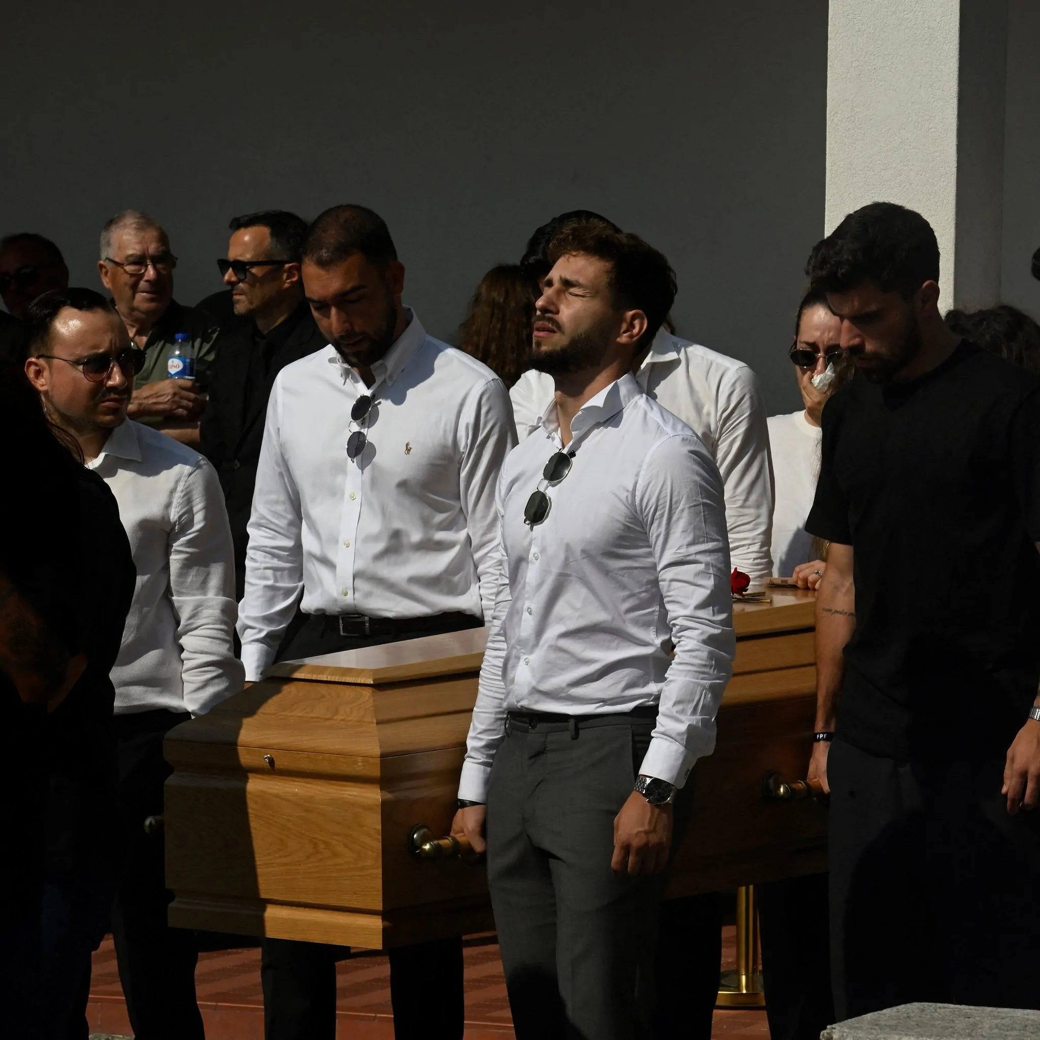 بالصور جنازة مهيبة للمهاجم الدولي ديوجو جوتا بحضور لاعبي ليفربول ومنتخب البرتغال وغياب صلاح ورونالدو 3 جنازة ديوجو جوتا