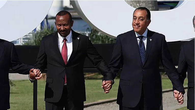 واقعة تشبيك الأيدي مع آبي أحمد