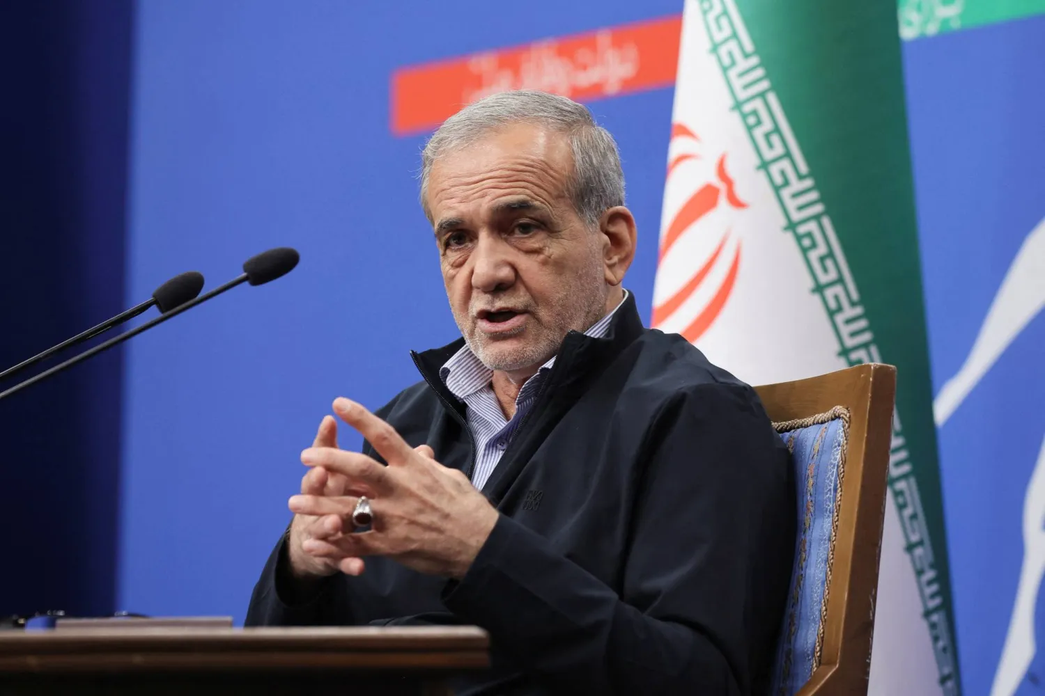 الإعلامي توفيق عكاشة يوضح تفاصيل حالة الرئيس الإيراني الصحية بعد محاولة استهدافه 4 الرئيس الإيراني