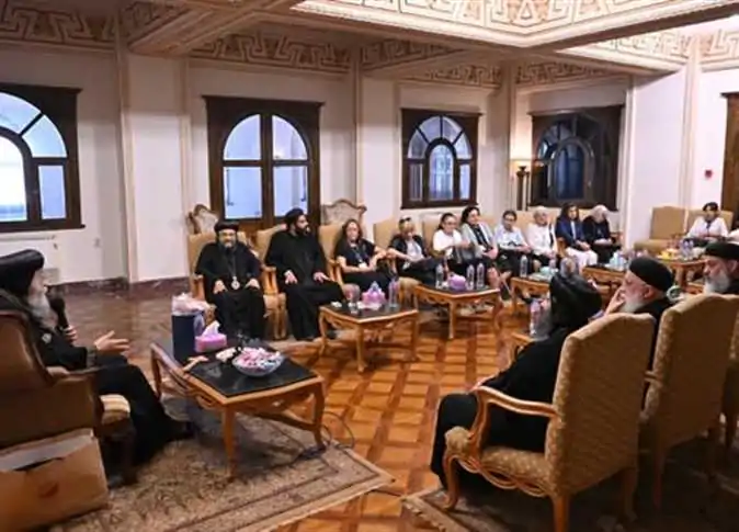 البابا تواضروس يلتقي أرامل كهنة الإسكندرية كرسن حياتهن للخدمة الروحية 2 تعزية روحية من البابا تواضروس