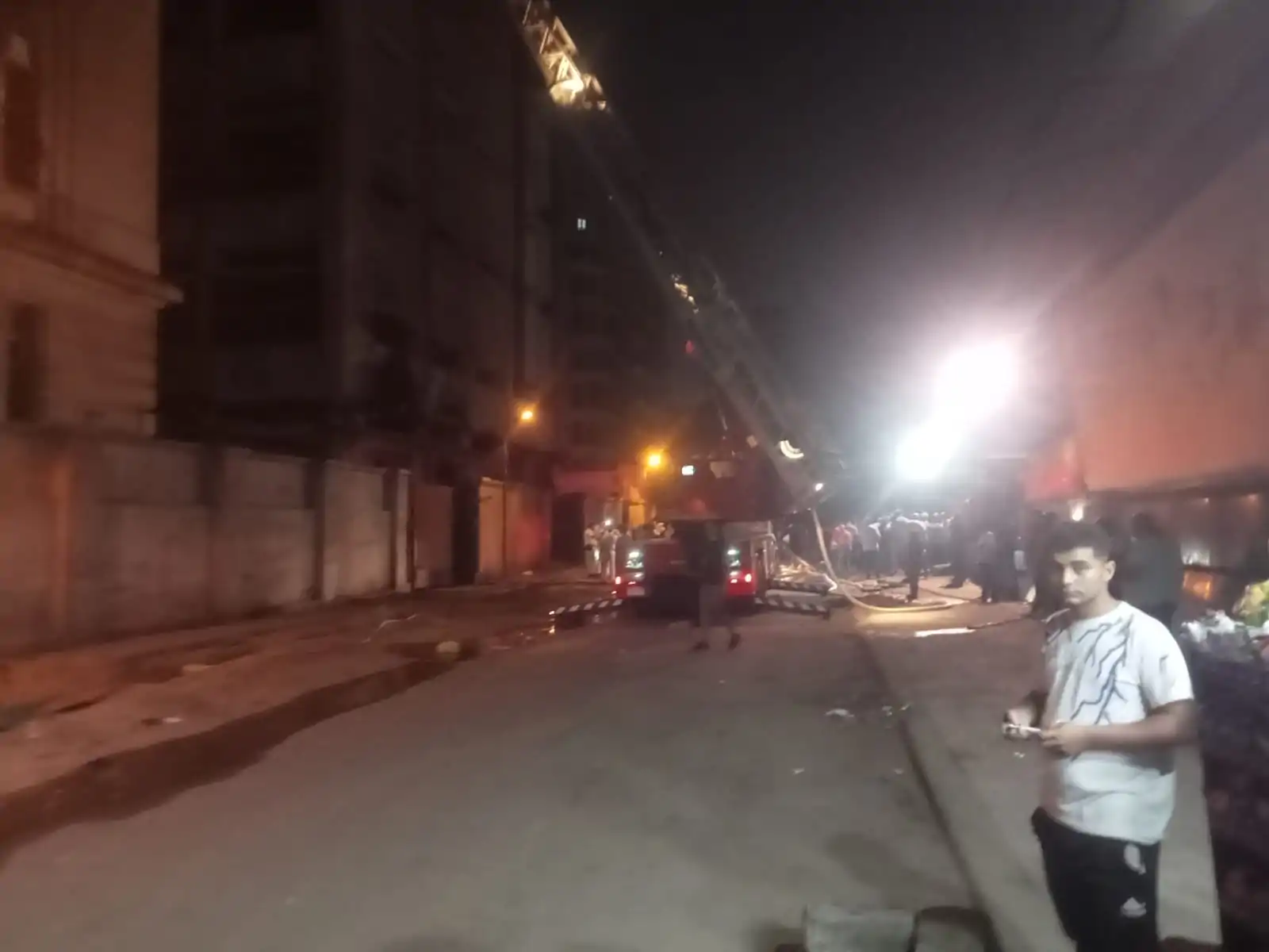 بالصور ايه اللى حصل في سنترال رمسيس النار ولعت تاني مساء الخميس 2 تجدد النيران في سنترال رمسيس