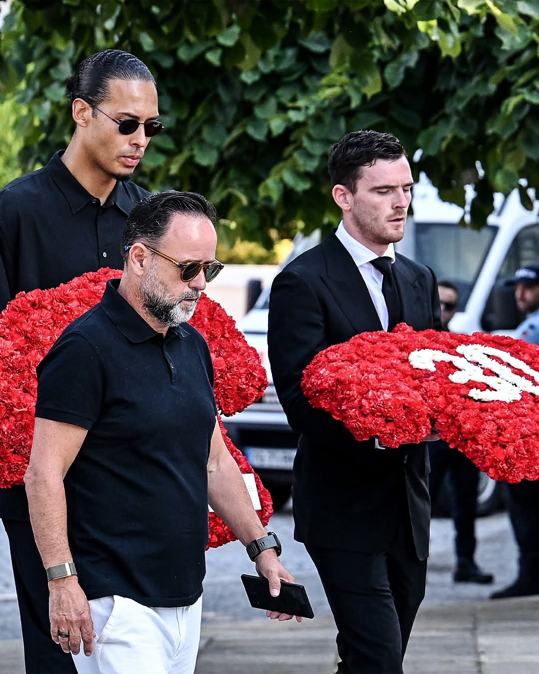 بالصور جنازة مهيبة للمهاجم الدولي ديوجو جوتا بحضور لاعبي ليفربول ومنتخب البرتغال وغياب صلاح ورونالدو 5 جنازة ديوجو جوتا