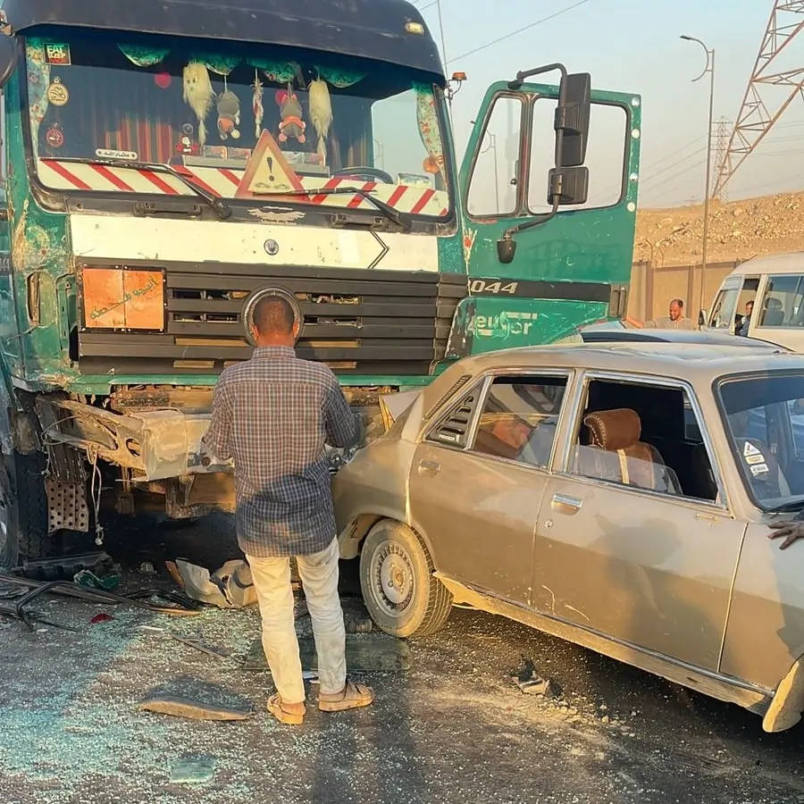 بالصور حادث مروع تريلا تدهس 5 سيارات وسقوط ضحايا ومصابين 2 تفاصيل حادث الأوسطي